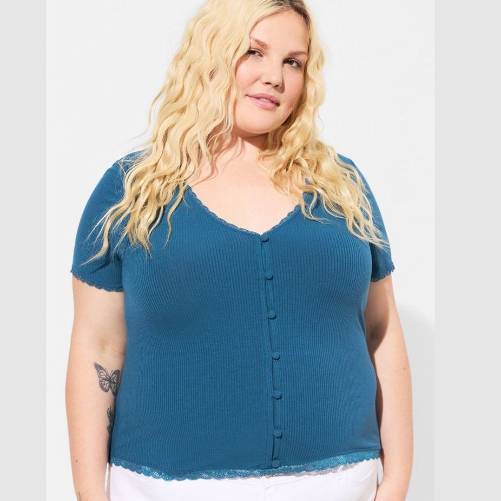 Torrid 2X Fitted Supersoft Rib V-Neck Lace Trim Button Crop Tee - Legion Blue